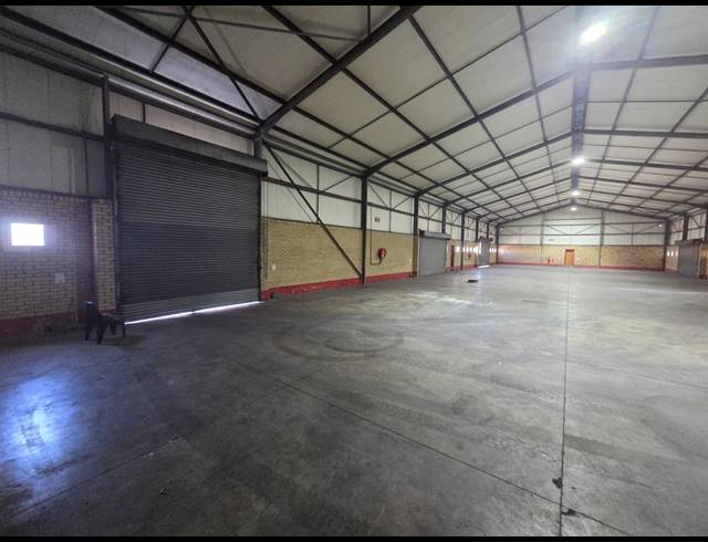 7,300M² WAREHOUSE TO LET IN MEREBANK EAST